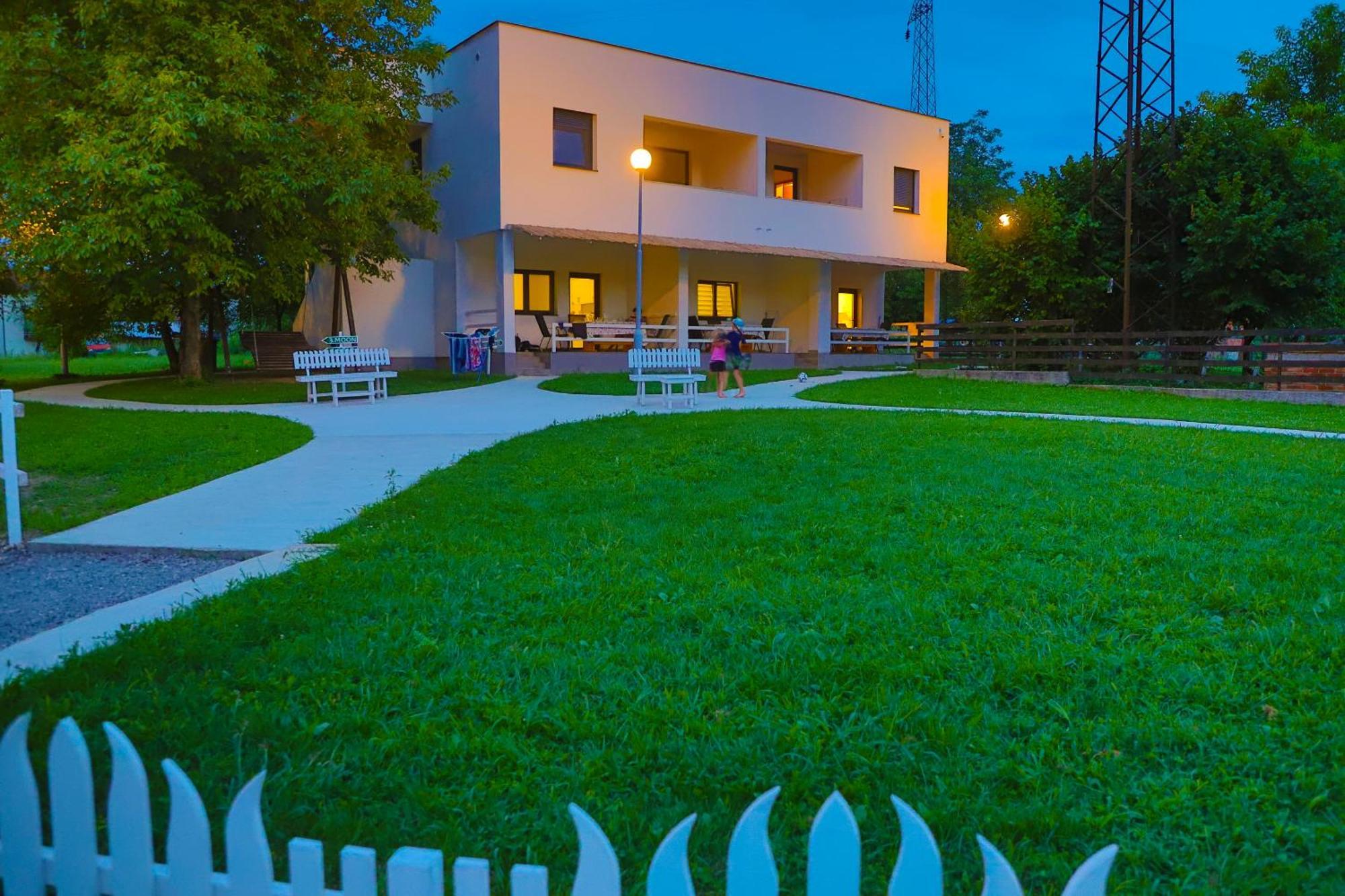 Holiday Homes Pozitiva Bihać Buitenkant foto