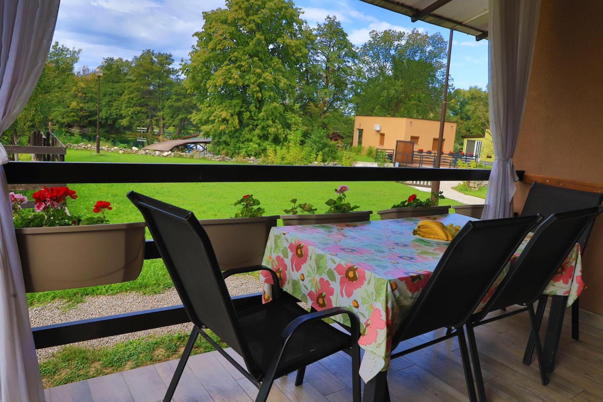 Holiday Homes Pozitiva Bihać Buitenkant foto